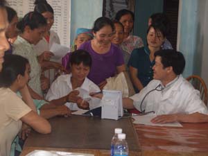 Huyện Yên Thủy tổ chức nhiều hoạt động chăm sóc chính sách có hoàn cảnh khó khăn.